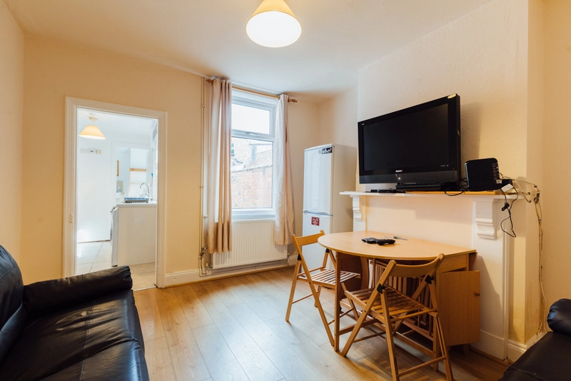 Bedford Street, LN1 1NA - 4 Bed - Thumbnail 8